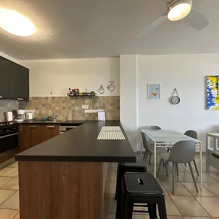 克拉萨斯海滩酒店 公寓 *